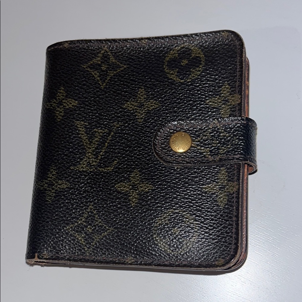 Louis Vuitton Monogram Snap Wallet